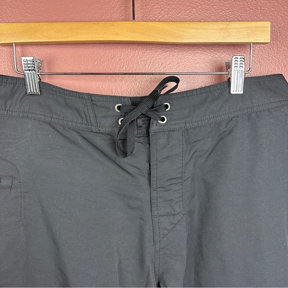 Patagonia Men’s black short in waist size 34 tie waist with zipper pockets - Picture 2 of 8